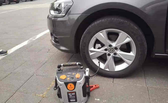 轮台汽车搭电案例