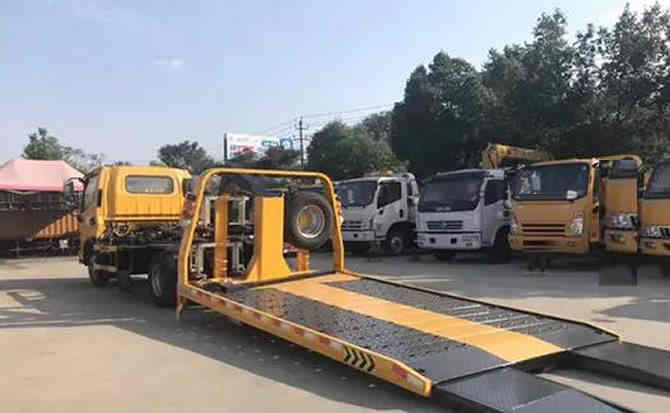 轮台汽车中途维修案例