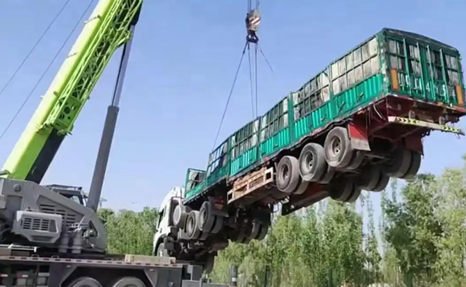 轮台道路脱困救援案例